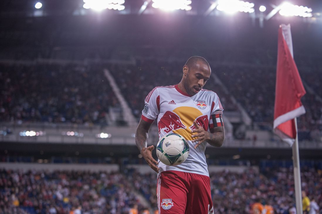 Thierry Henry prepares for a corner kick.